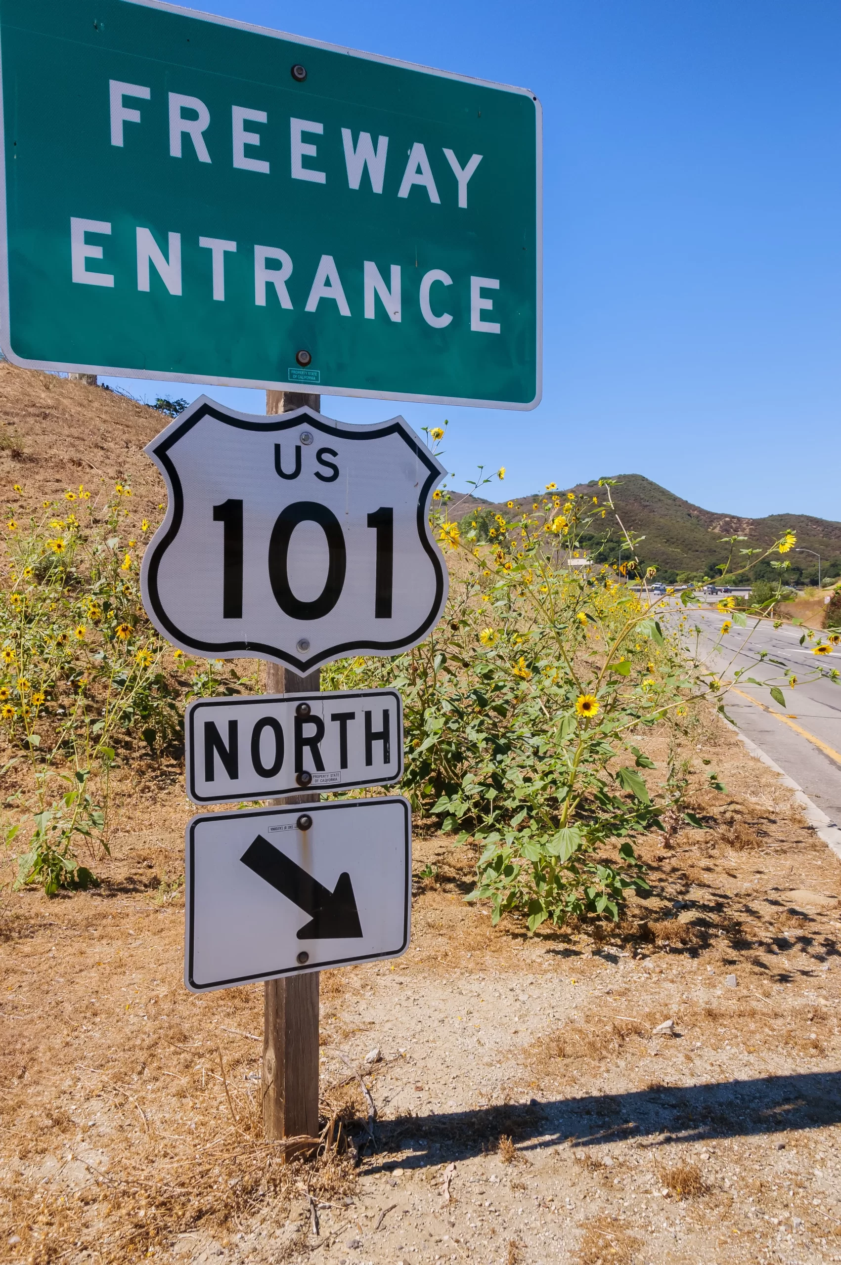 US 101 North freeway entrance sign in thousand oaks ca